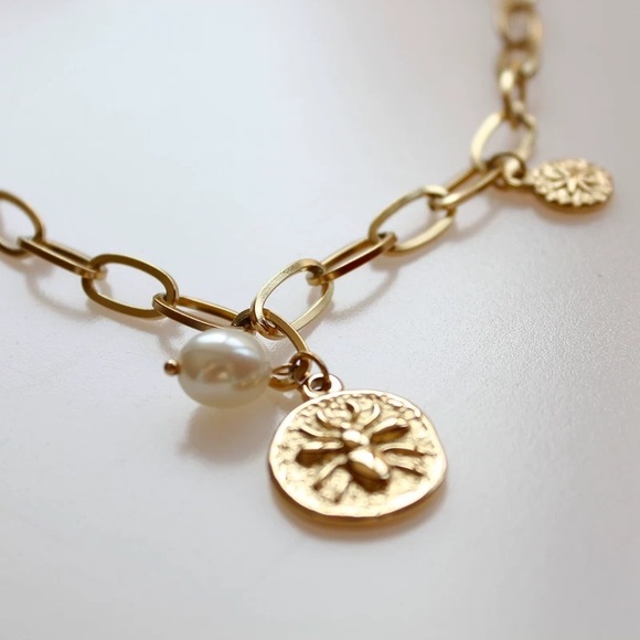 Gold layered necklace with charm, gold necklace with pearl, gold choker - Picture 4 of 5